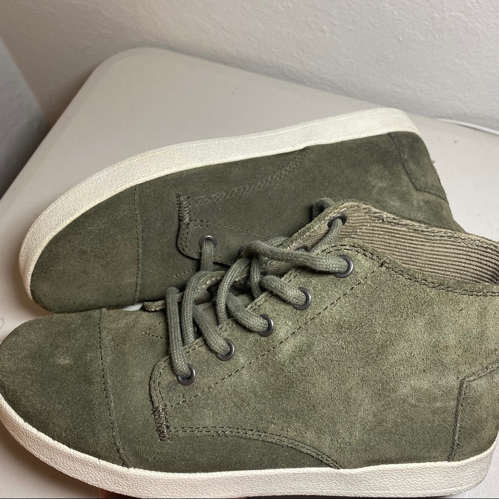 Toms booties dark green olive size 8 in women